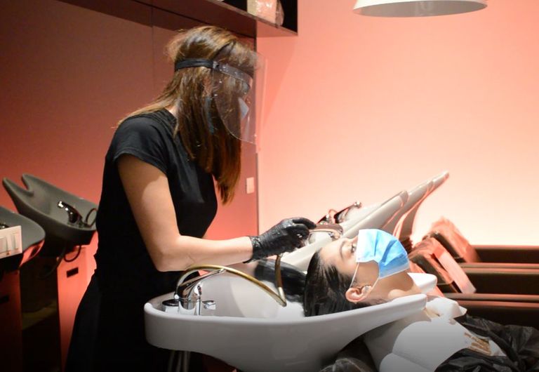 صالونات تصفيف الشعر في إيطاليا كاملة العدد حتى يونيو