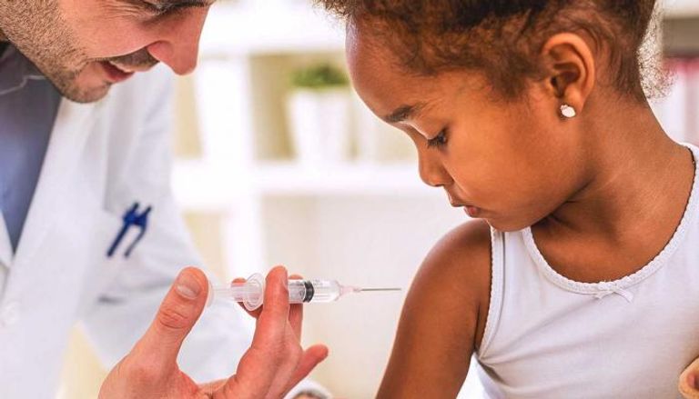 الطفل الأمريكي يحصل على 14 تطعيما للوقاية من 19 عدوى مختلفة