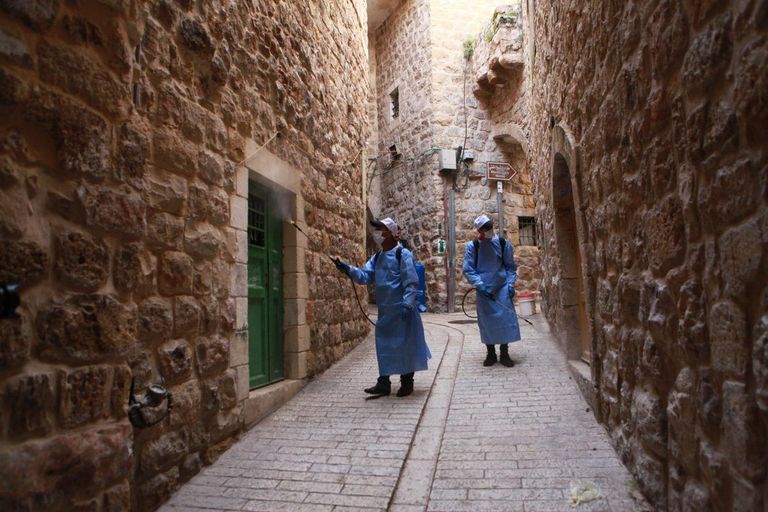 فرق التعقيم ضد كورونا.. الحائط الأول للتصدي للفيروس