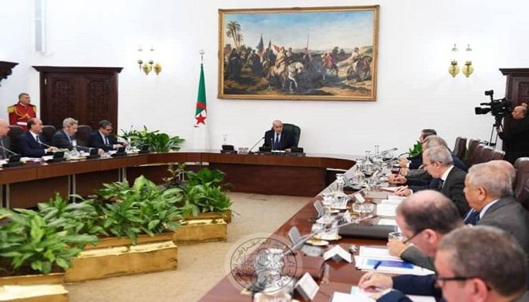 اجتماع سابق للرئيس الجزائري بمجلس الوزراء