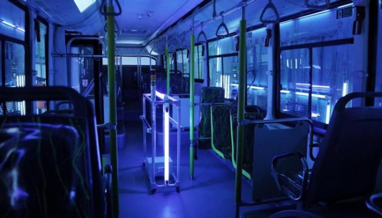 استخدام مصابيح الأشعة فوق البنفسجية في تطهير الحافلات