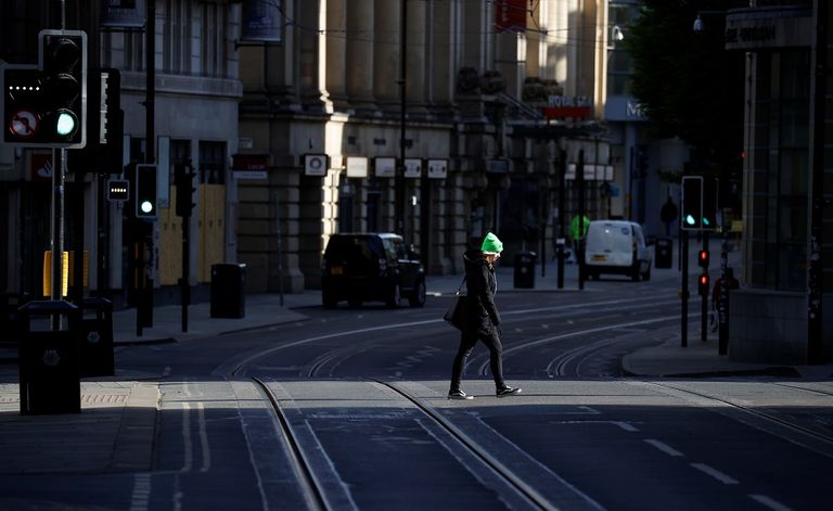 استخدام مصابيح الأشعة فوق البنفسجية في تطهير الحافلات