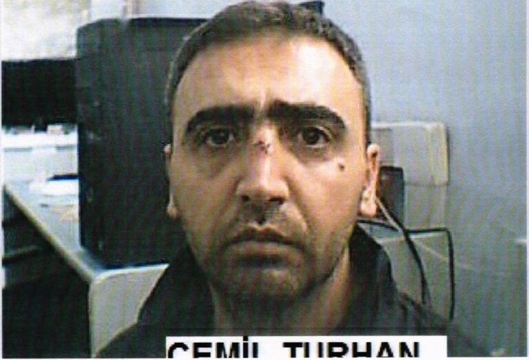 العقيد تورهان بعد تعرضه للتعذيب في 20 يوليو 2016 عناصر من الشرطة التركية- أرشيفية