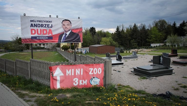 ملصق انتخابي في وارسو – أ.ف.ب الرئيس البولندي أندريه دودا – رويترز