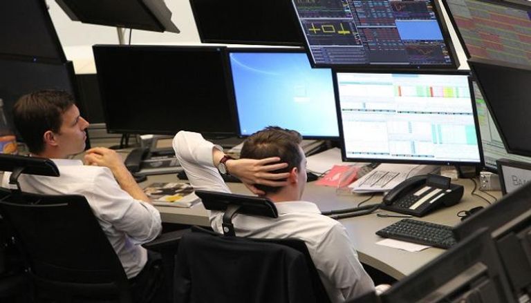 متعاملون أثناء التداول على أسهم أوروبا