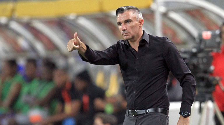 باتريس كارتيرون مدرب الأهلي الأسبق باتريس كارتيرون مدرب الزمالك