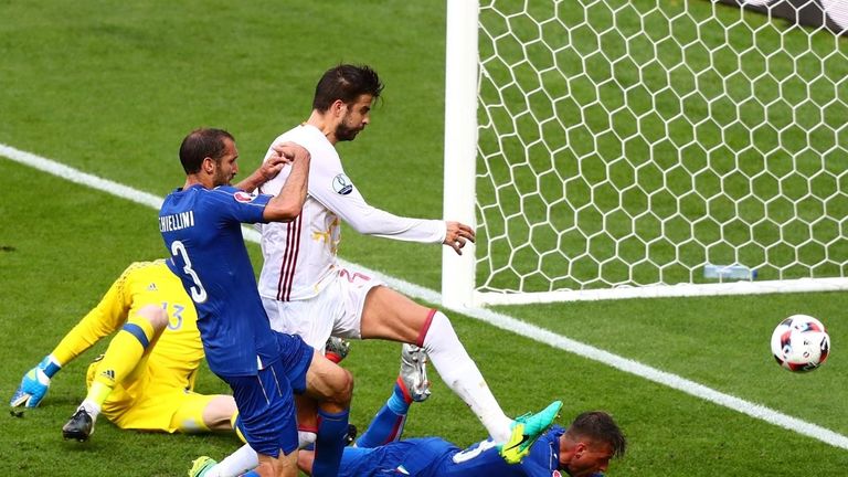 إيطاليا ضد إسبانيا