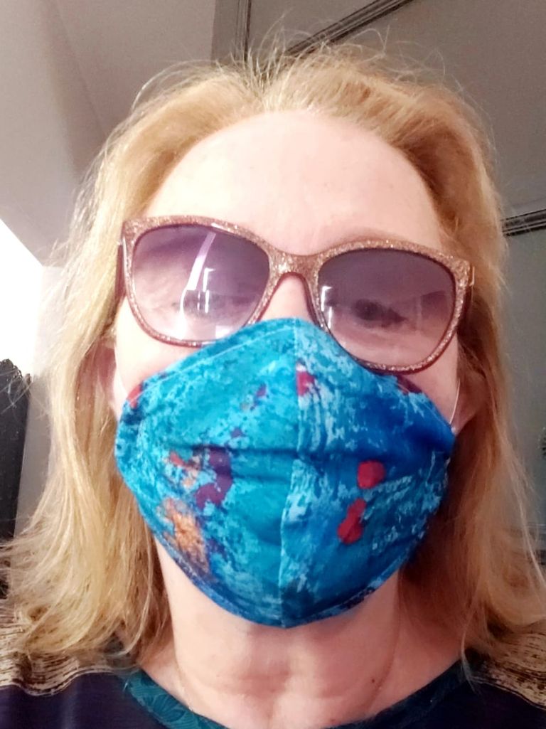 كمامات من تصميم التشكيلية المصرية رندة فؤاد