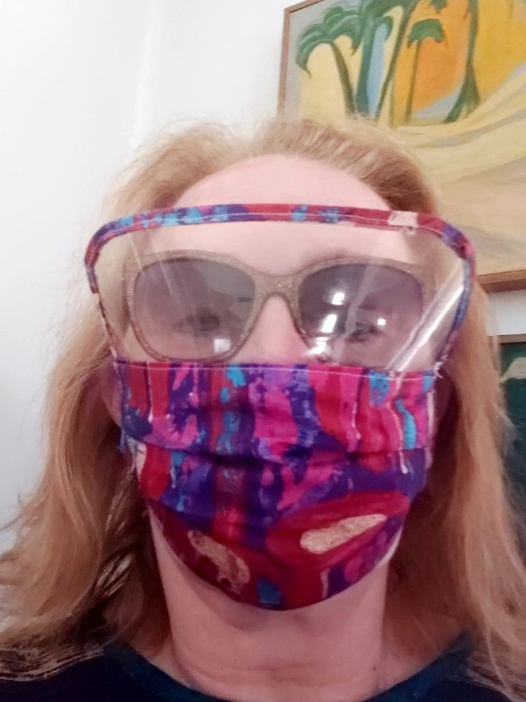 كمامات من تصميم التشكيلية المصرية رندة فؤاد