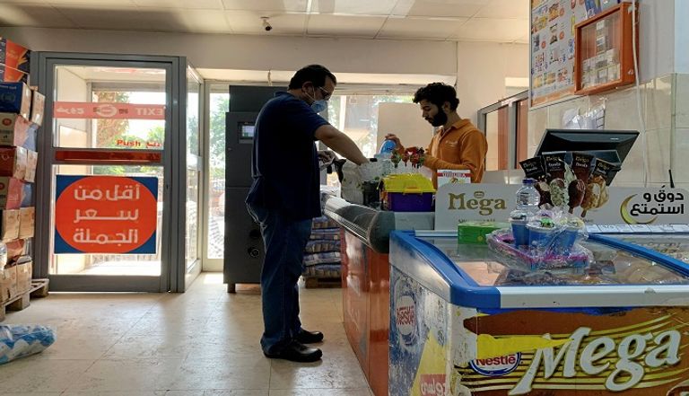 سيدة ترتدي كمامة للوقاية من كورونا في مصر