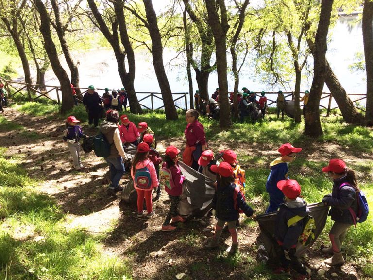 دروس في الهواء الطلق لمواجهة كورونا في إيطاليا