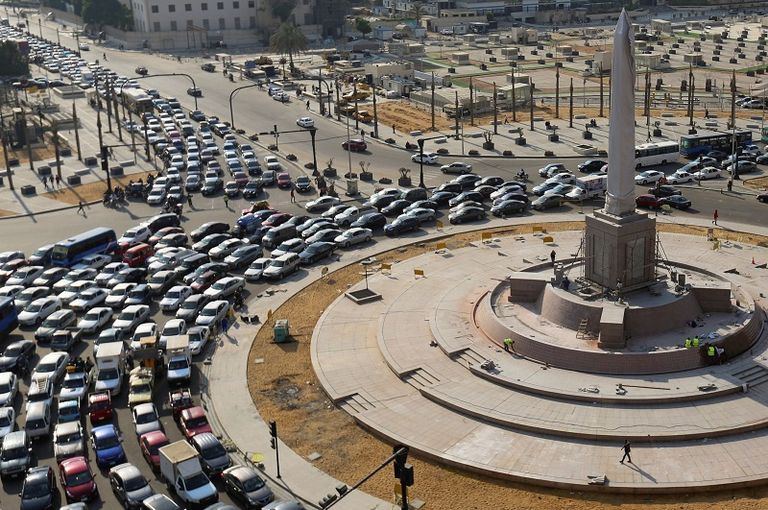 طفل مصري يرتدي الكمامة للوقاية من فيروس كورونا