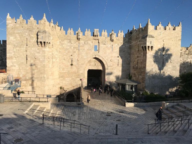 باب العامود