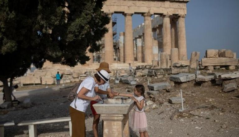 اليونان تعيد فتح المناطق الأثرية 
