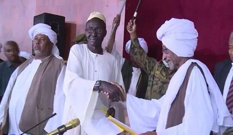 لحظة التوقيع على اتفاق الصلح بكسلا