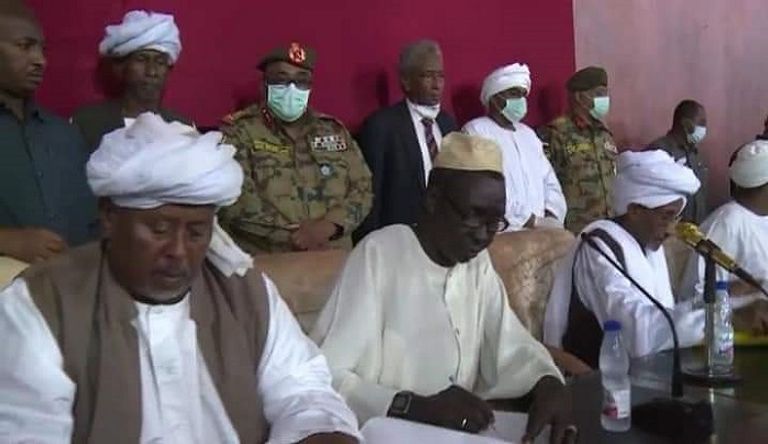 لحظة التوقيع على اتفاق الصلح بكسلا