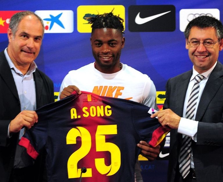 تييري هنري على مقاعد بدلاء برشلونة