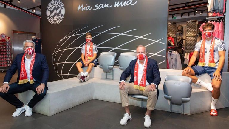 لقطة من مباراة السوبر كلاسيكو الشهيرة