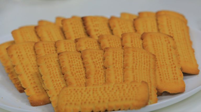 بسكويت البرتقال بالنشادر بسكويت البرتقال يحظى بطعم مميز- أرشيفية