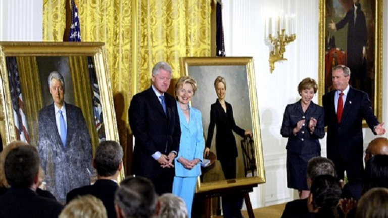 بيل كلينتون حفل إزاحة الستار عن صورته وصورة زوجته ترامب دائم الانتقاد لأوباما - أرشيفية