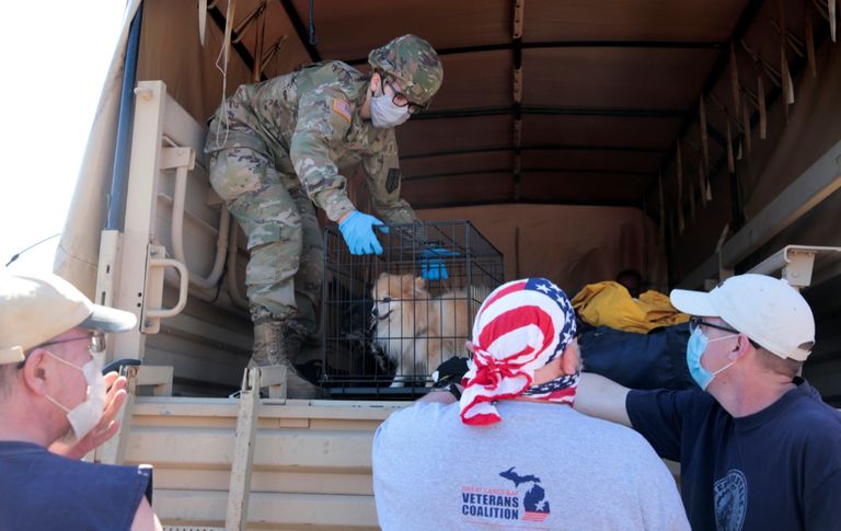 الفيضانات تشرد الآلاف في