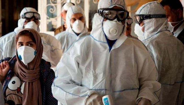 إيران تعلن إصابة 10 آلاف من العاملين في الصحة بكورونا