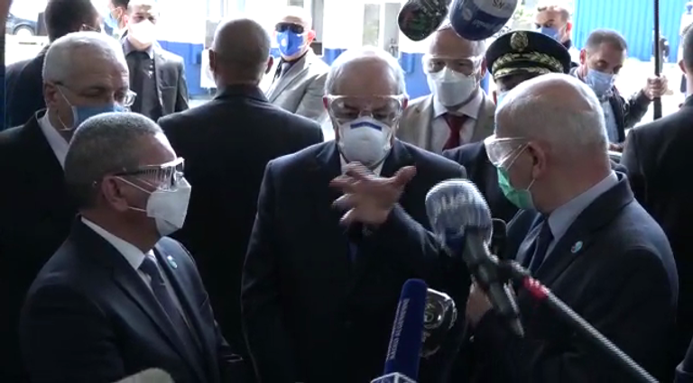 كورونا أجبرت الرئيس الجزائري على القيام بأول زيارة ميدانية له جانب من اجتماع الرئيس الجزائري بأعضاء المجلس الأعلى للأمن