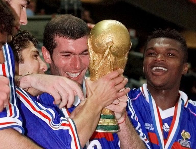 فرنسا بطل يورو 84