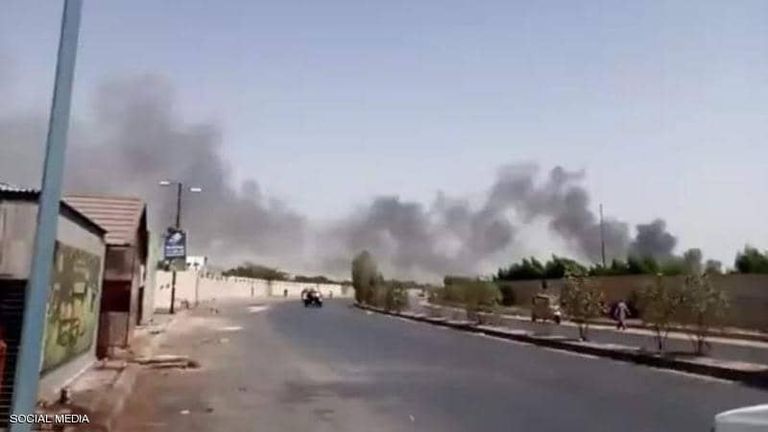 من مكان تحطم الطائرة بالقرب من كراتشي