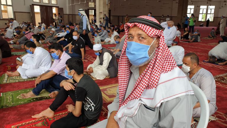 صلاة الجمعة الأخيرة في رمضان بأحد مساجد غزة