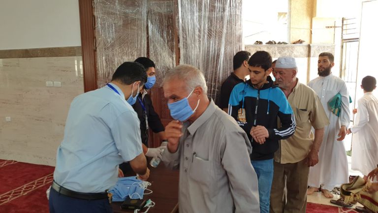 صلاة الجمعة الأخيرة في رمضان بأحد مساجد غزة