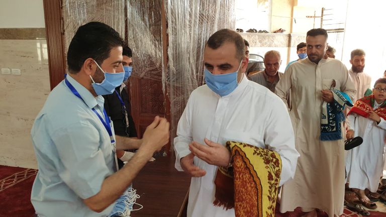 صلاة الجمعة الأخيرة في رمضان بأحد مساجد غزة