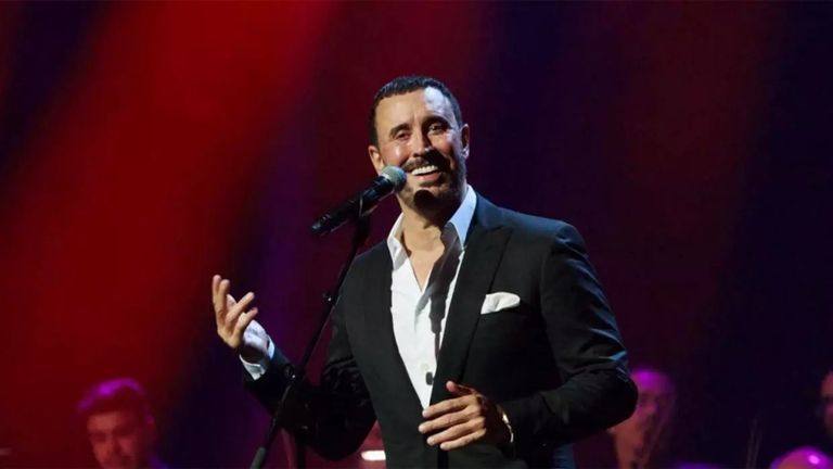 المغني الإماراتي حسين الجسمي