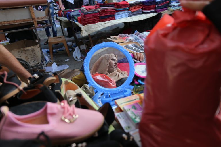 إقبال على الأسواق في غزة بعد تخفيف قيود كورونا