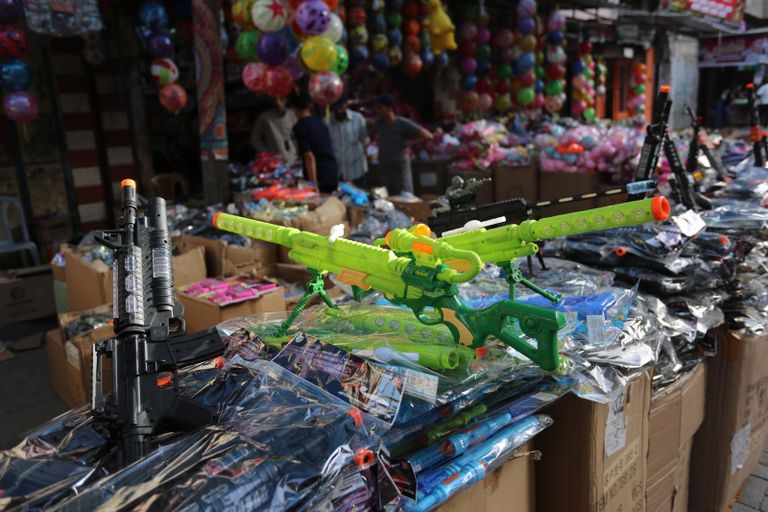 إقبال على الأسواق في غزة بعد تخفيف قيود كورونا