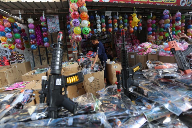 إقبال على الأسواق في غزة بعد تخفيف قيود كورونا