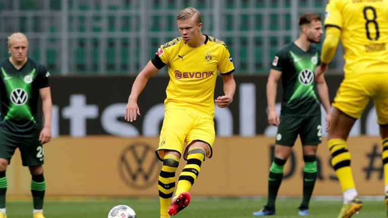 من مباراة بروسيا دورتموند وفولفسبورج بايرن ميونيخ الألماني