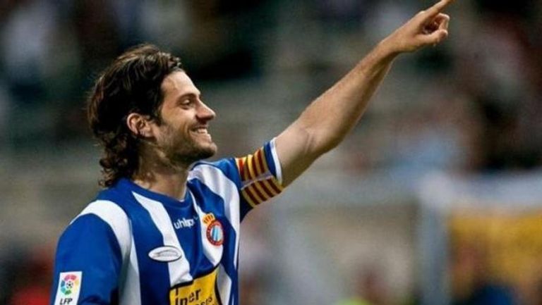 إنييستا يحتفل بالهدف وجاركي في آن