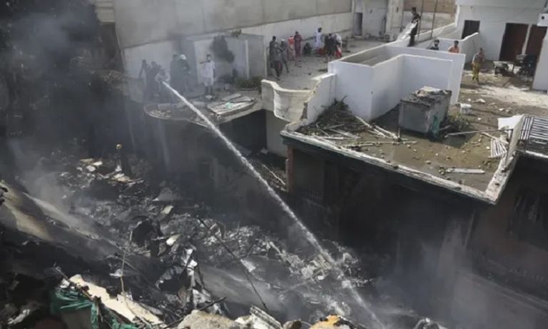 موقع سقوط الطائرة الباكستانية