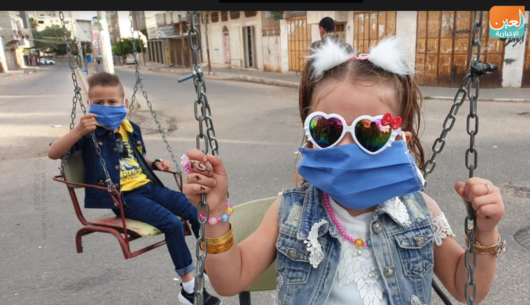 مصلون يؤدون صلاة العيد في غزة