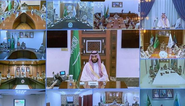 اتصال مرئي بين ولي العهد السعودي ومنسوبي وزارة الدفاع