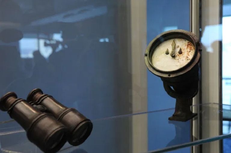 أغراض تم استعادتها من السفينة