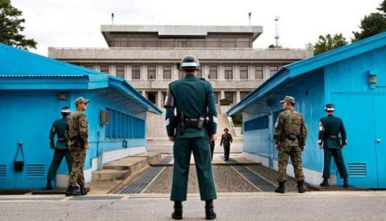 حراس على الحدود بين الكوريتين في المنطقة منزوعة السلاح