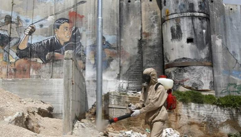 عمليات تعقيم الشوارع في الأراضي الفلسطينية
