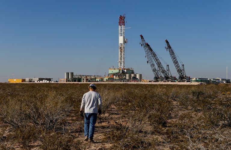 منصة حفر نفطية في ولاية تكساس الأمريكية - رويترز