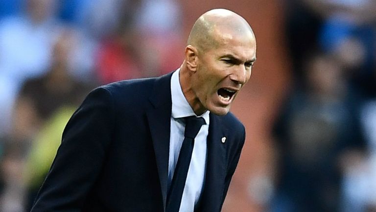 أشرف حكيمي لاعب بروسيا دورتموند الألماني