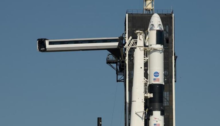 صاروخ "فالكون 9" الذي يحمل المركبة "كرو دراجون"