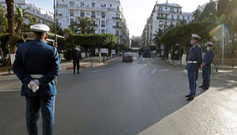 الشرطة مع بداية الحجر المنزلي في الجزائر العاصمة