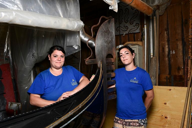 إنجاز القارب الواحد يستغرق حوالي 400 ساعة