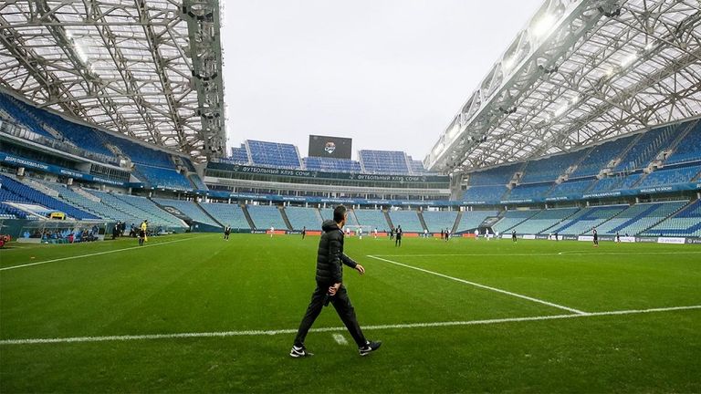 الجماهير تبدأ في العودة لملاعب الكرة